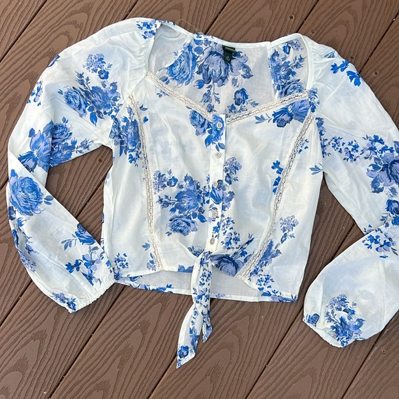 wild fable White and Blue Floral Tie-Front Blouse - Picture 4 of 9